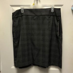 Cute grey skirt with pockets!